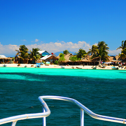 Roatan private boat trips adventures to Cayos Cochinos