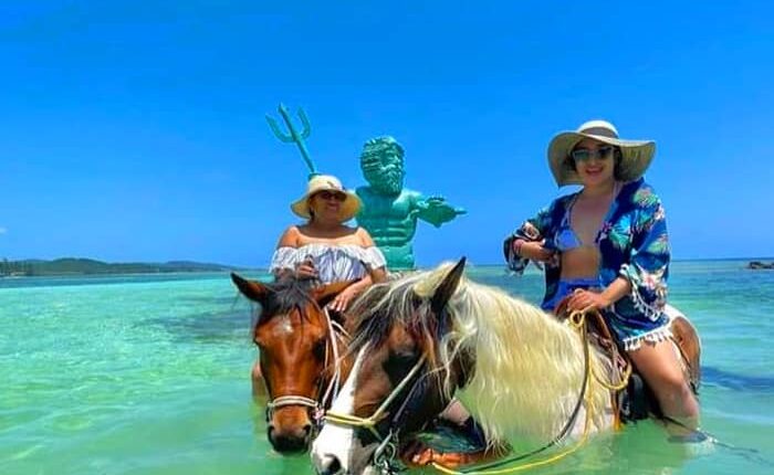 roatan horseback riding